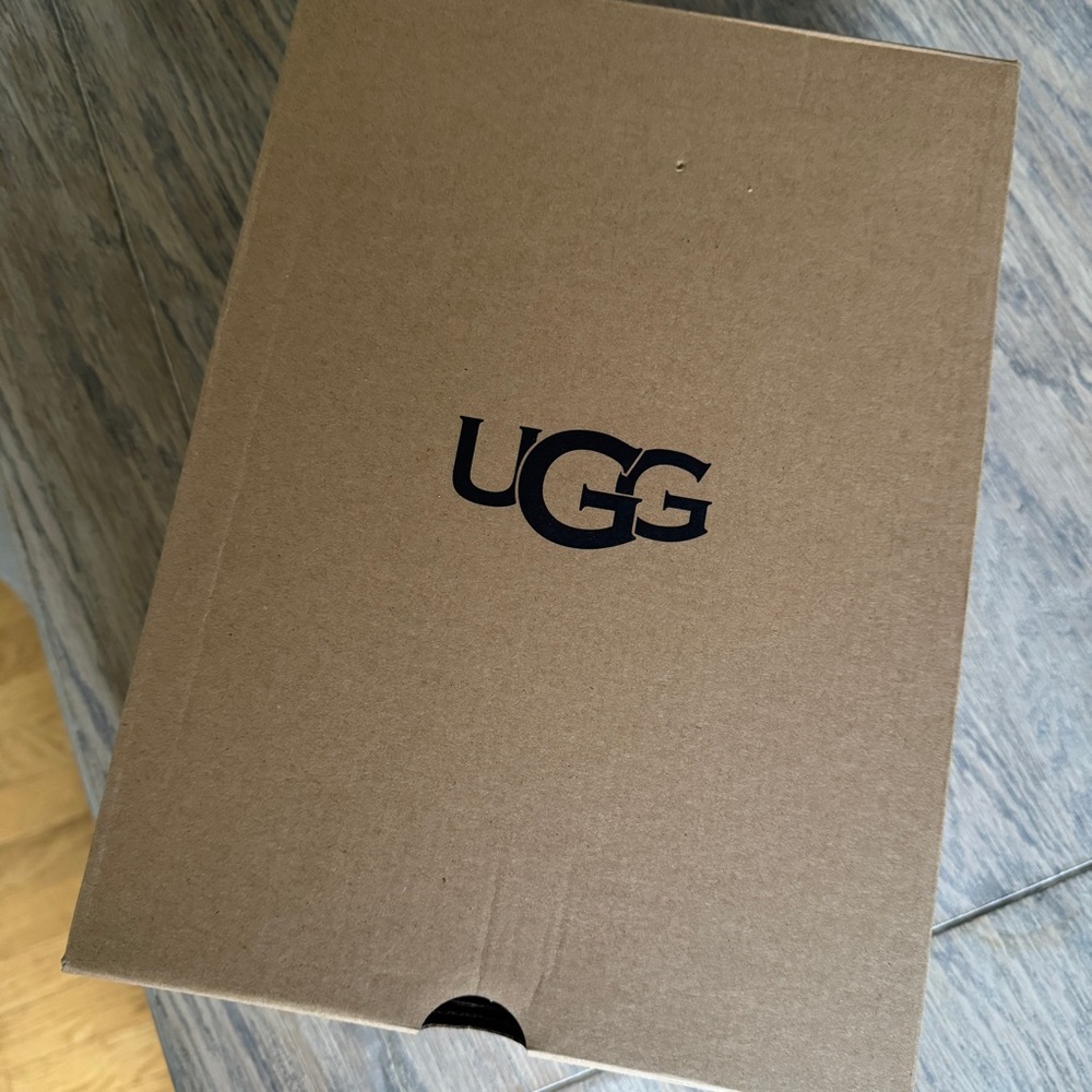 NWT Women’s UGG Scuffette Slipper, Black